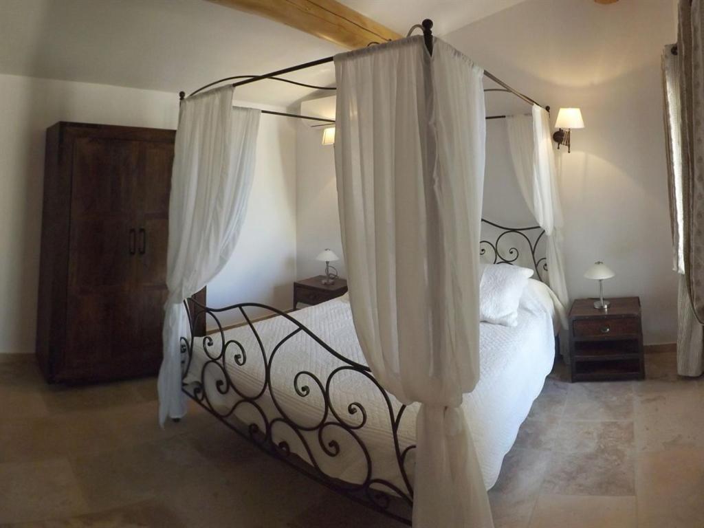 Mas Dansavan Chambres D'Hotes Oppede Luaran gambar